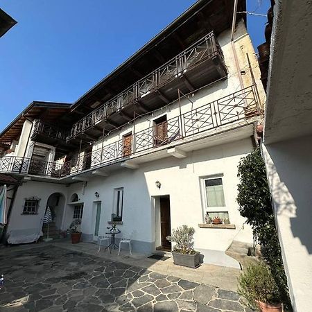 Casa Sasso E Legno Lägenhet Omegna Exteriör bild